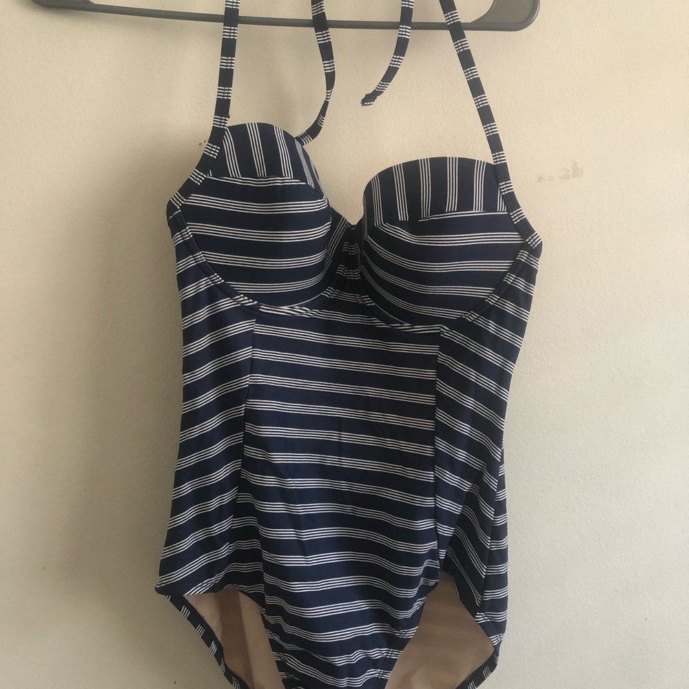 One piece swim suit